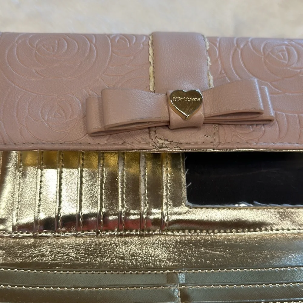 Betsy Johnson, pink rose wallet lots of card space zippered coin